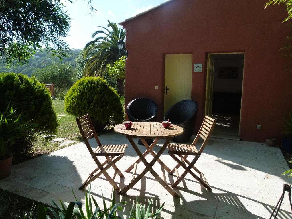 Soleil Rouge Apartment Les Adrets-de-l'Esterel Bilik gambar